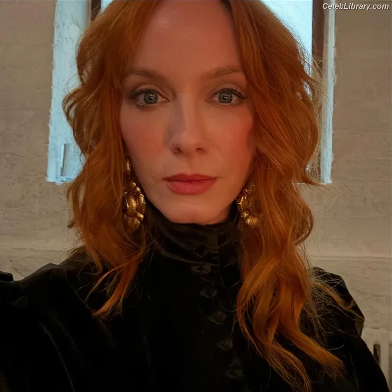 Christina Hendricks photo 14 of 2758