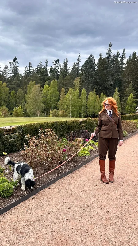 Christina Hendricks photo 19 of 2758