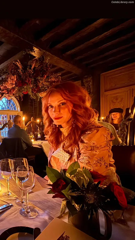 Christina Hendricks photo 20 of 2758