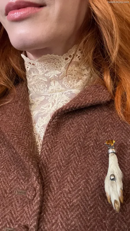 Christina Hendricks photo 1 of 2758