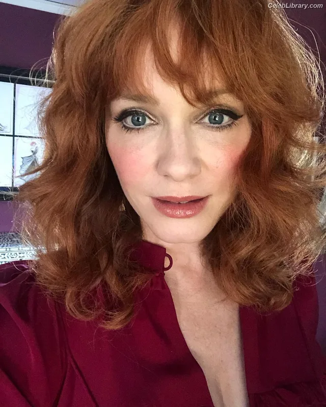 Christina Hendricks photo 2 of 2758