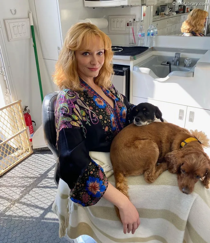 Christina Hendricks photo 6 of 2758