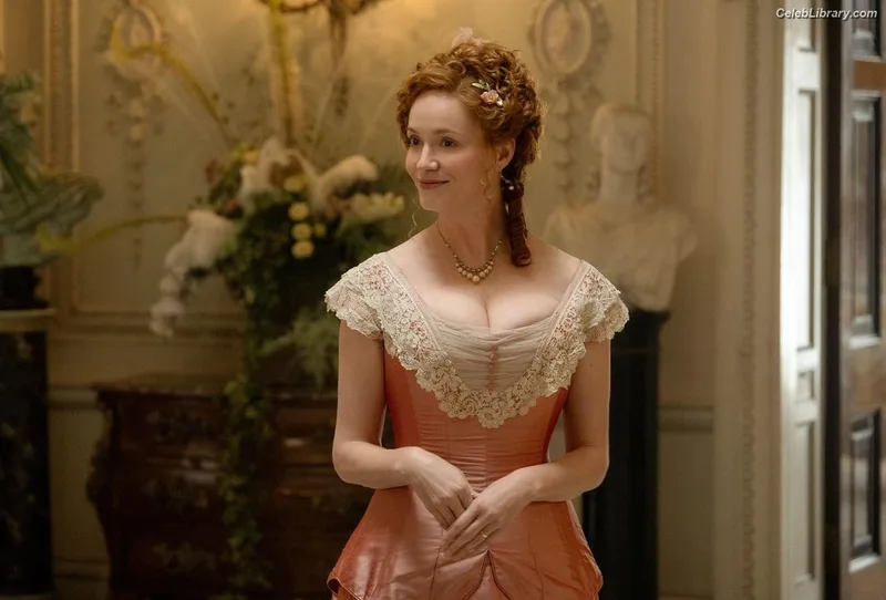 Christina Hendricks photo 12 of 2758