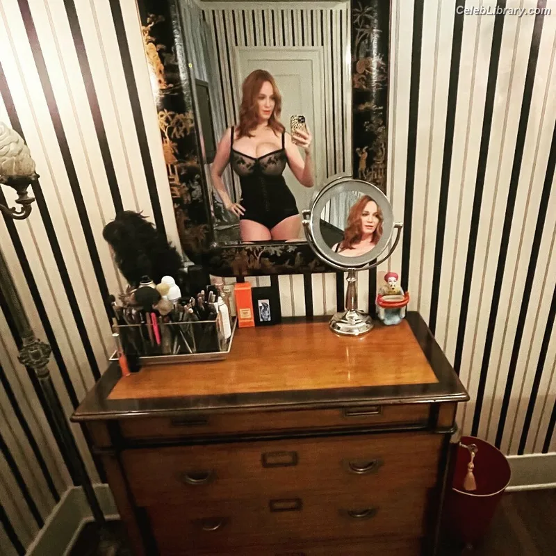 Christina Hendricks photo 15 of 2758