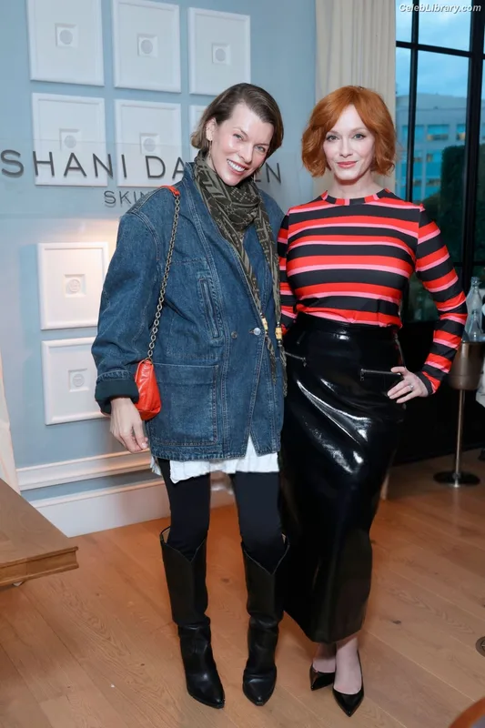 Christina Hendricks photo 13 of 2758