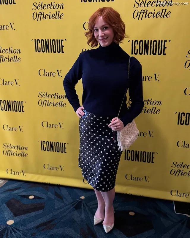 Christina Hendricks photo 2 of 2758