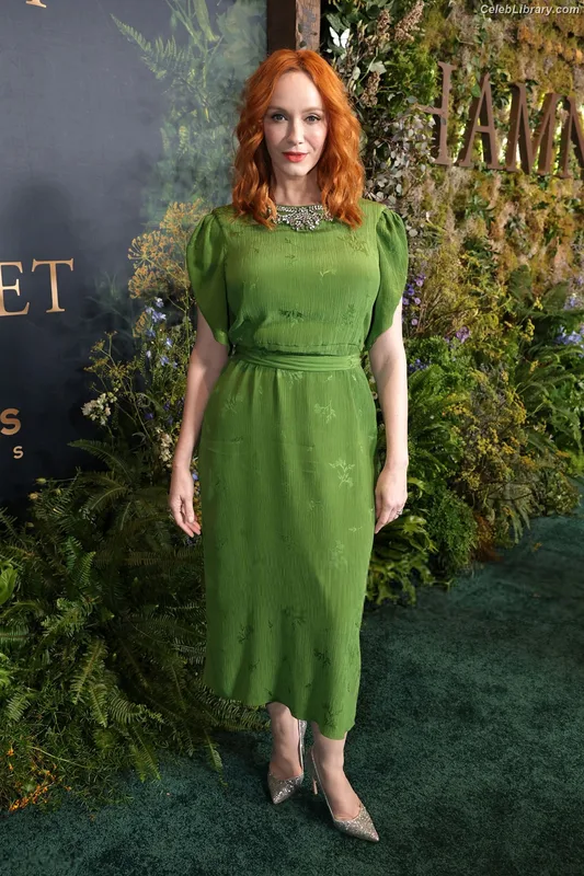 Christina Hendricks photo 16 of 2758