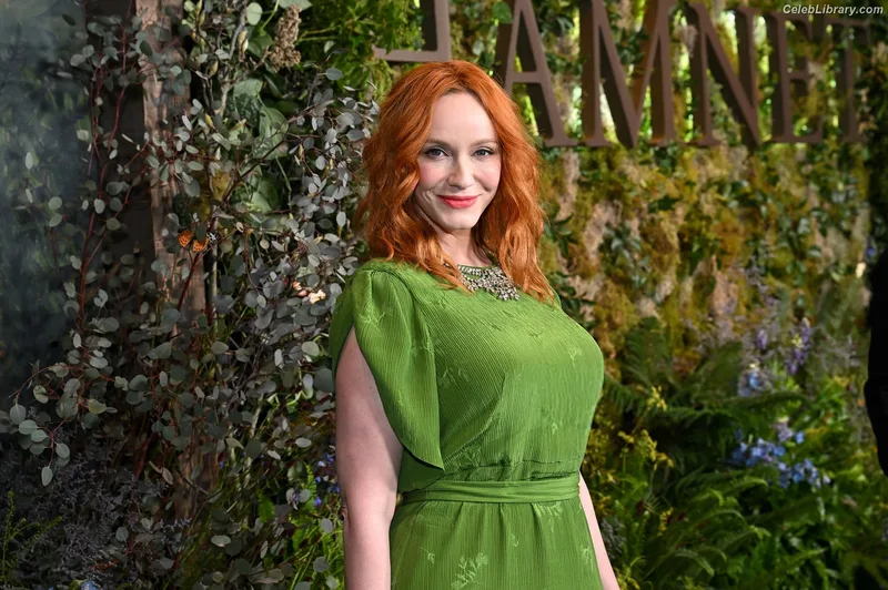 Christina Hendricks photo 18 of 2758