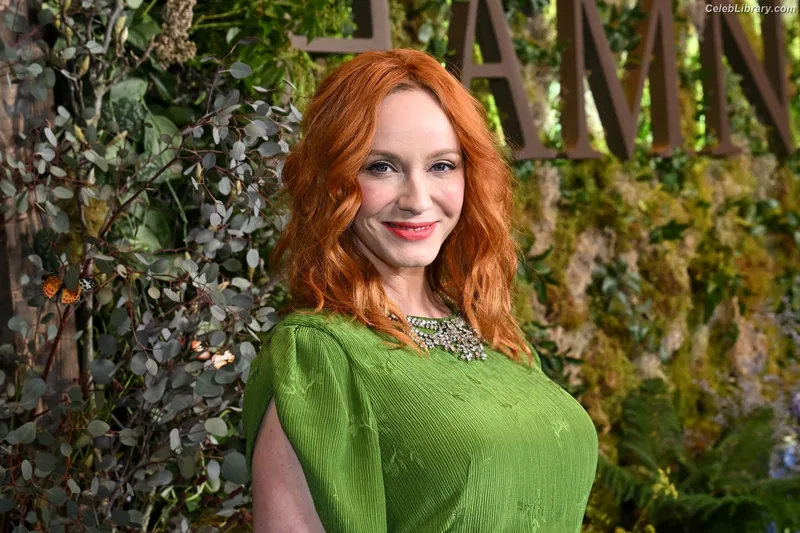 Christina Hendricks photo 19 of 2758