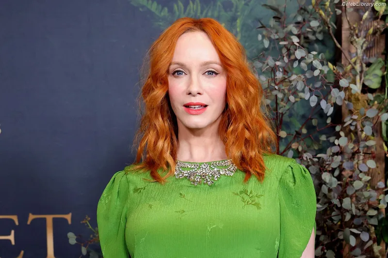 Christina Hendricks photo 16 of 2758