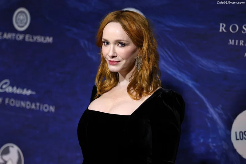 Christina Hendricks photo 24 of 2758