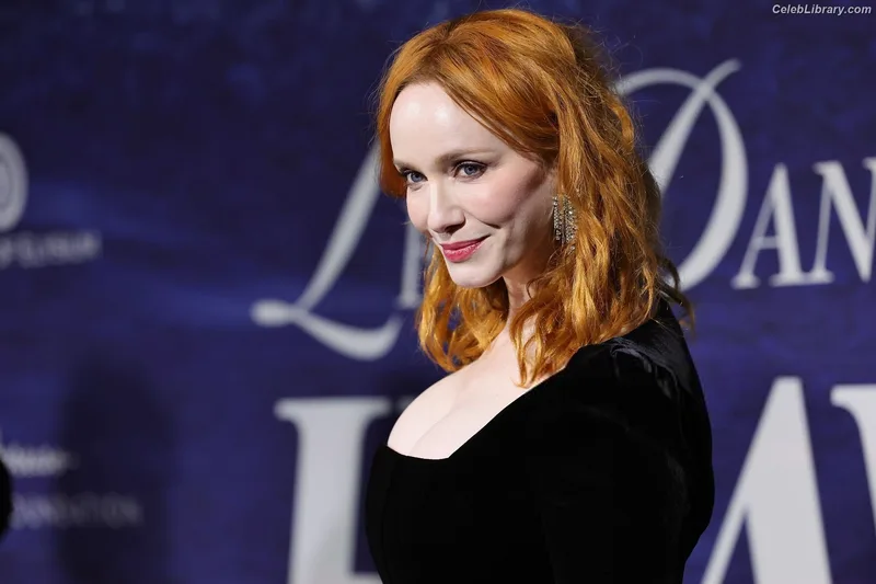 Christina Hendricks photo 1 of 2758