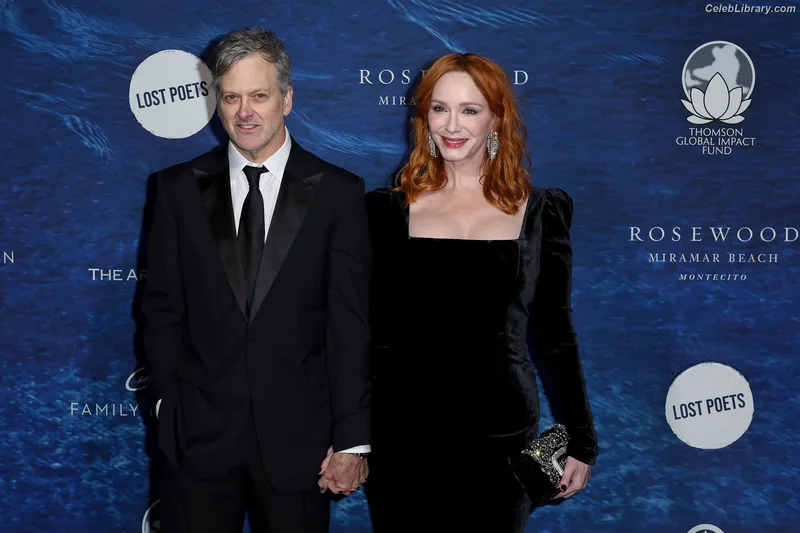 Christina Hendricks photo 2 of 2758