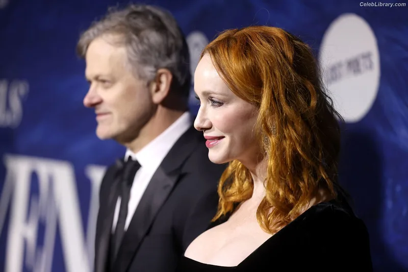 Christina Hendricks photo 16 of 2758