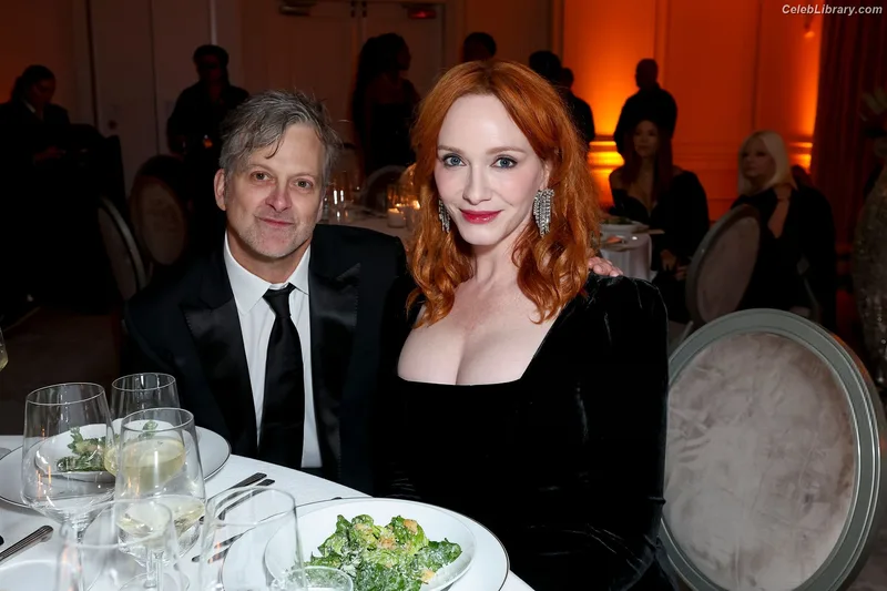 Christina Hendricks photo 17 of 2758