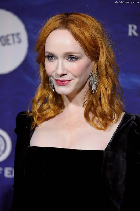 Christina Hendricks photo 7 of 2758