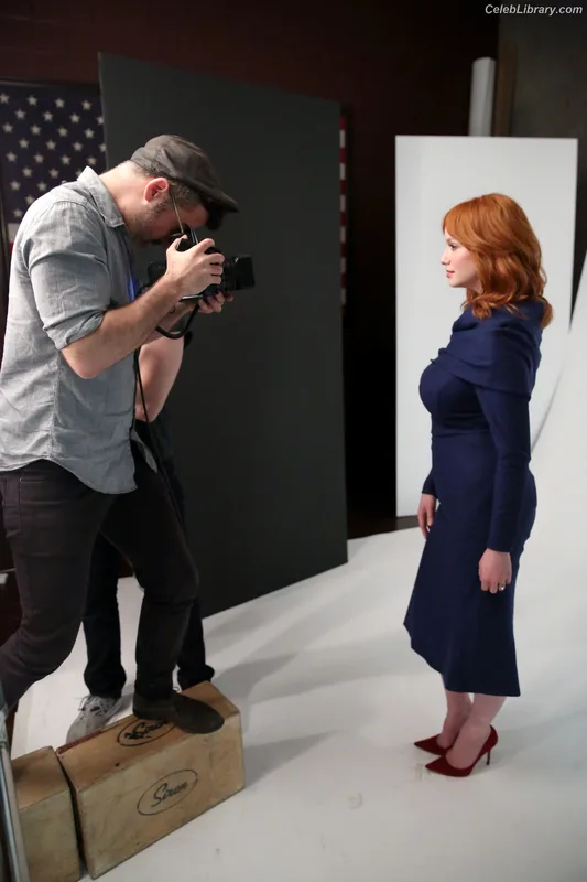 Christina Hendricks photo 3 of 2758