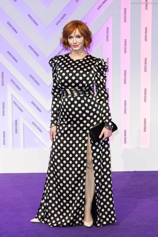 Christina Hendricks photo 10 of 2758