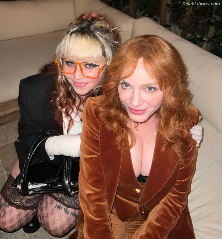 Christina Hendricks photo 12 of 2758