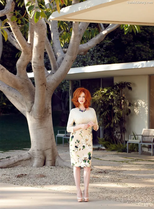 Christina Hendricks photo 9 of 2758