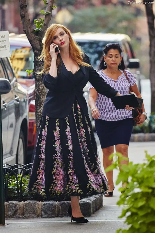 Christina Hendricks photo 11 of 2758