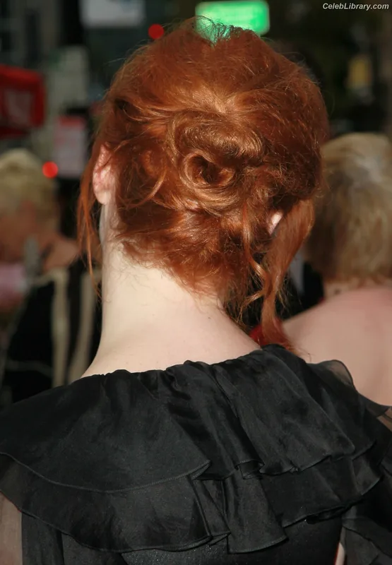 Christina Hendricks photo 22 of 2758