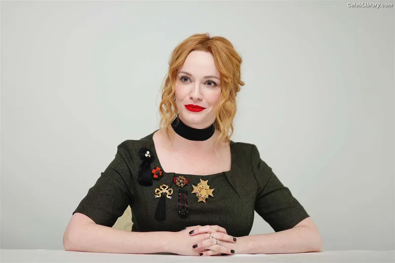 Christina Hendricks photo 1 of 2758
