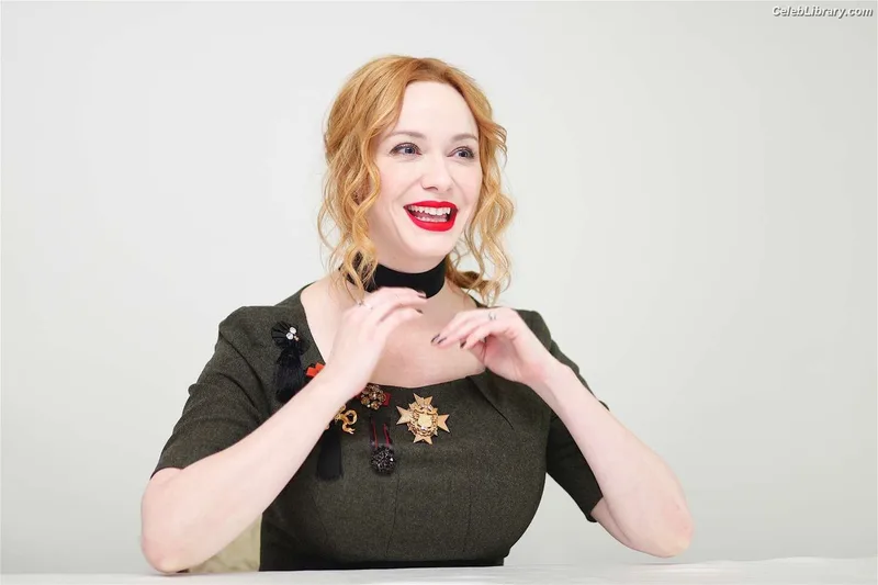 Christina Hendricks photo 3 of 2758