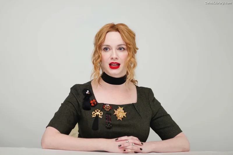 Christina Hendricks photo 4 of 2758