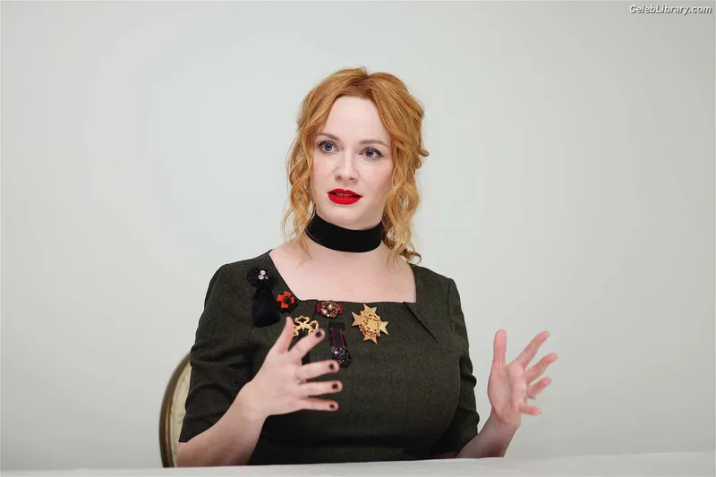 Christina Hendricks photo 5 of 2758