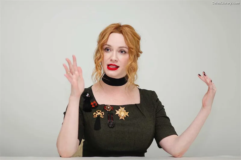 Christina Hendricks photo 6 of 2758