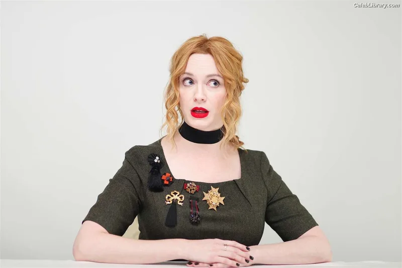 Christina Hendricks photo 7 of 2758
