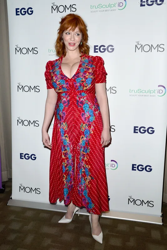 Christina Hendricks photo 18 of 2758