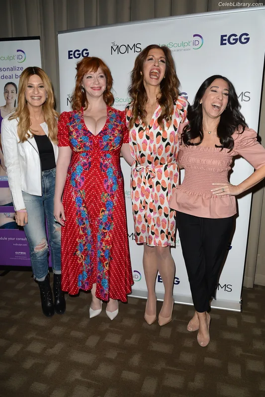 Christina Hendricks photo 5 of 2758