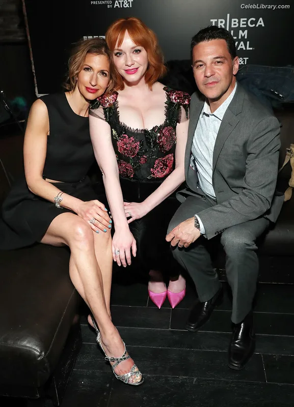 Christina Hendricks photo 17 of 2758
