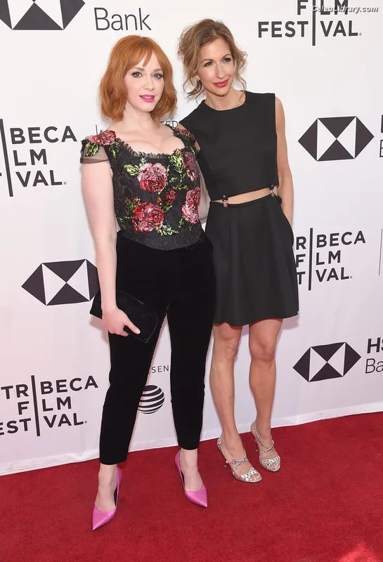 Christina Hendricks photo 23 of 2758