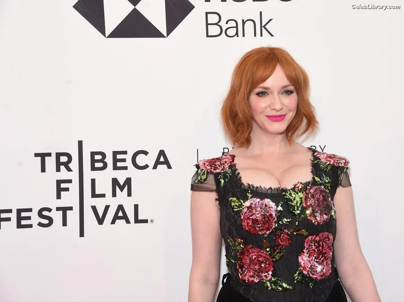 Christina Hendricks photo 2 of 2758