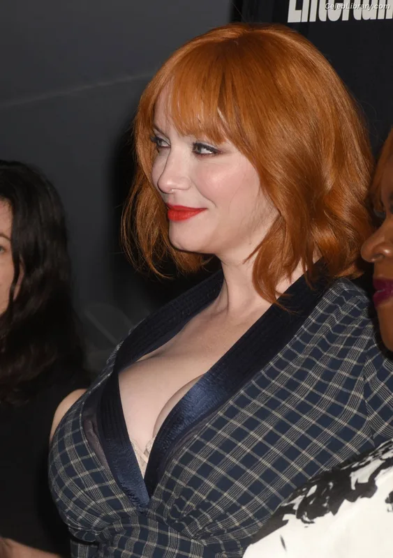 Christina Hendricks photo 14 of 2758