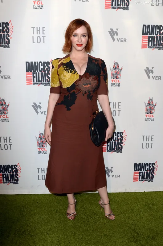 Christina Hendricks photo 1 of 2758