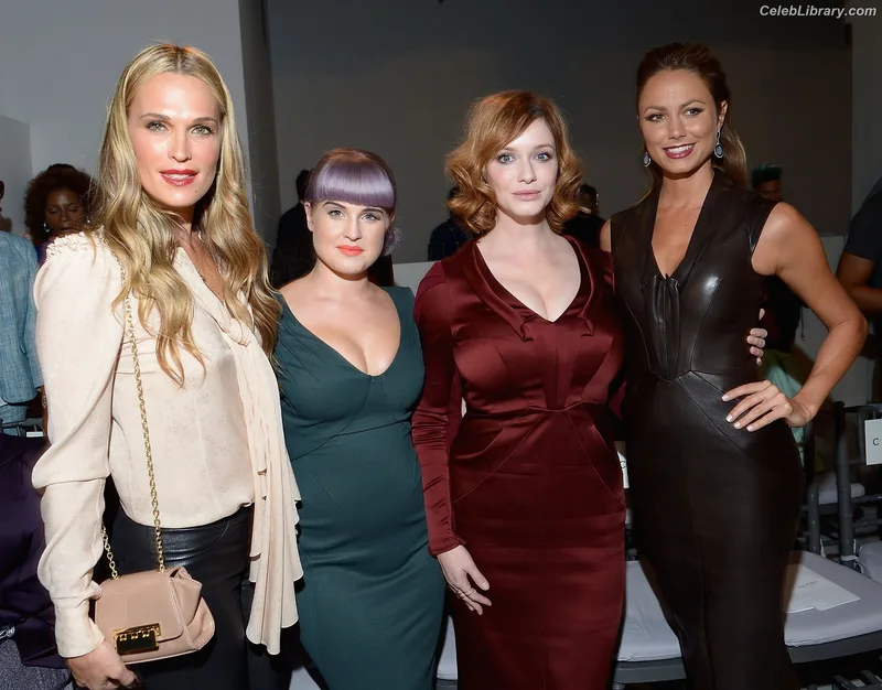 Christina Hendricks photo 16 of 2758