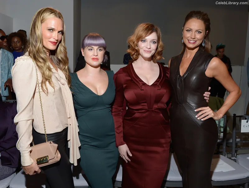 Christina Hendricks photo 2 of 2758