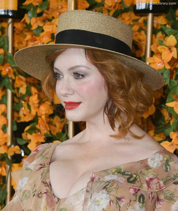Christina Hendricks photo 4 of 2758