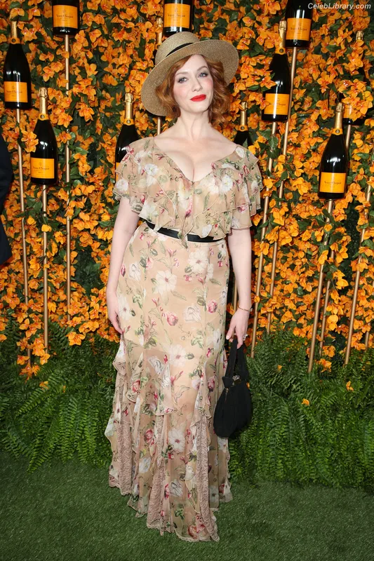 Christina Hendricks photo 9 of 2758