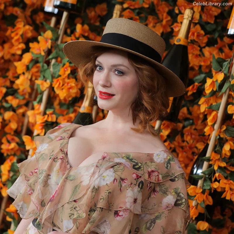 Christina Hendricks photo 3 of 2758
