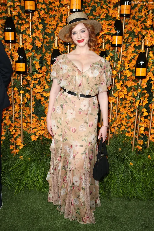 Christina Hendricks photo 16 of 2758