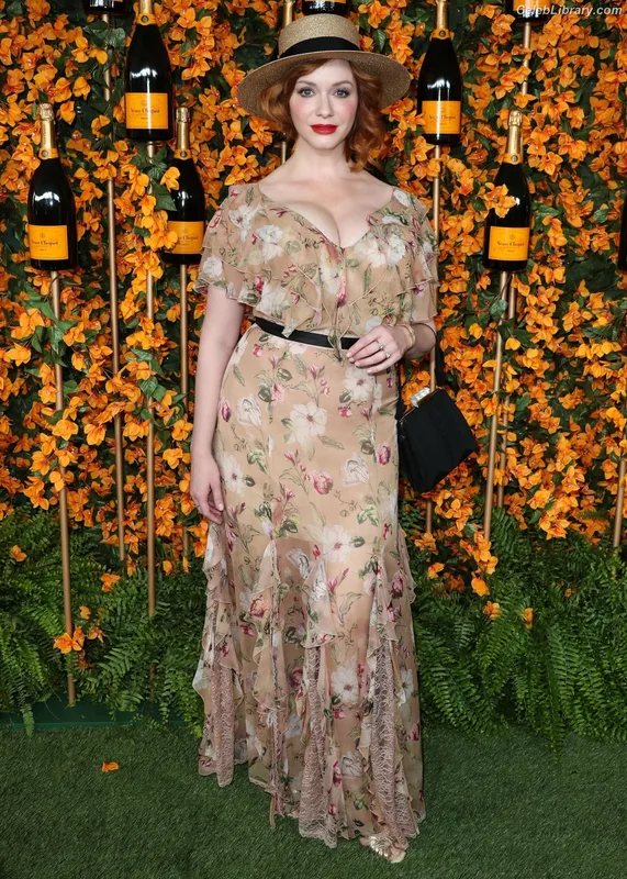 Christina Hendricks photo 19 of 2758