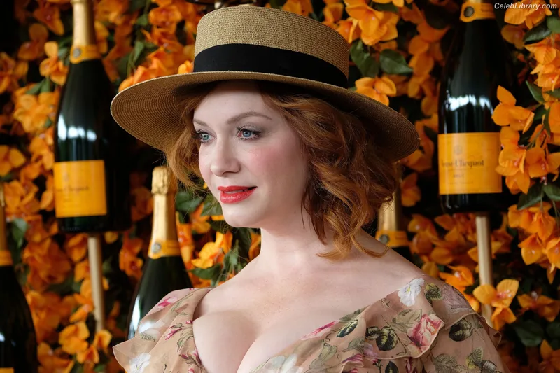 Christina Hendricks photo 14 of 2758