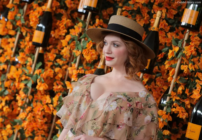 Christina Hendricks photo 23 of 2758