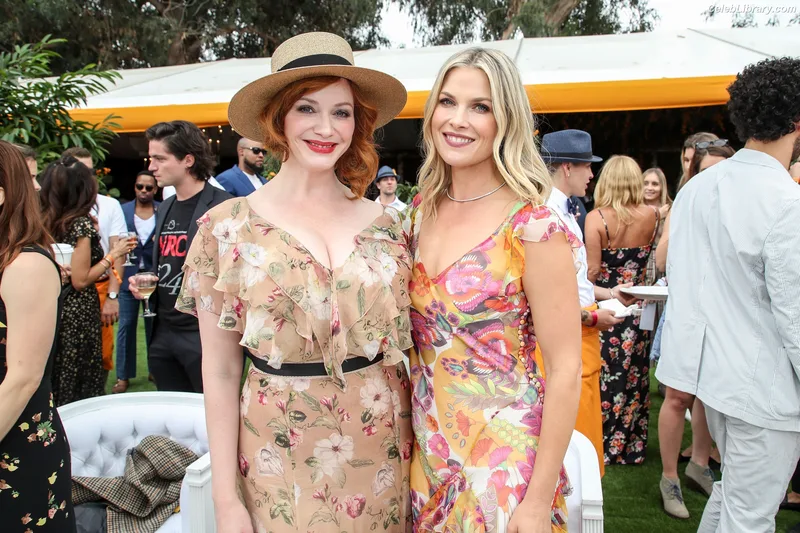 Christina Hendricks photo 1 of 2758