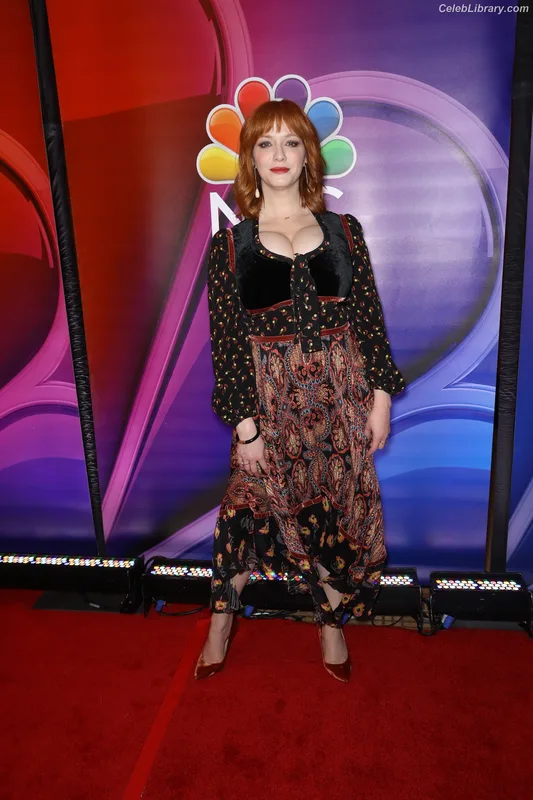 Christina Hendricks photo 1 of 2758